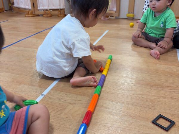 「きれいに並べたよ！」〜並べる遊びの中に見える子どもの育ち〜