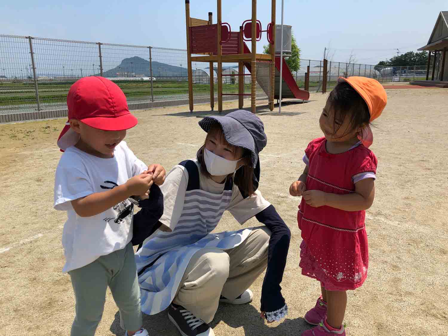 元岡きらきら保育園の先生と子ども